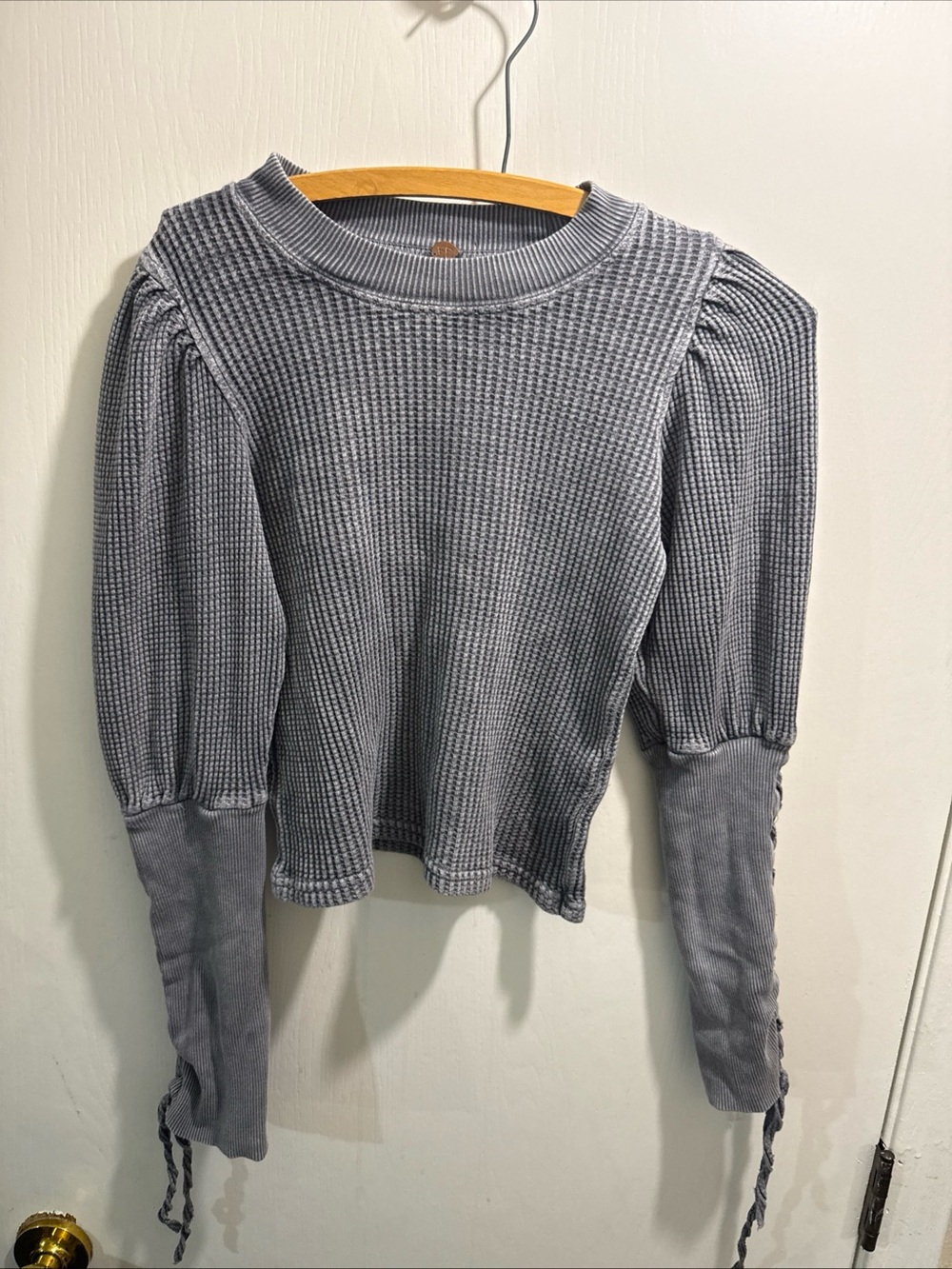 Waffle Knit Puff-Sleeve Top - Gray